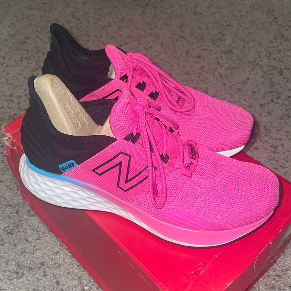 Womens New Balance Tennis Shoes size 9.5